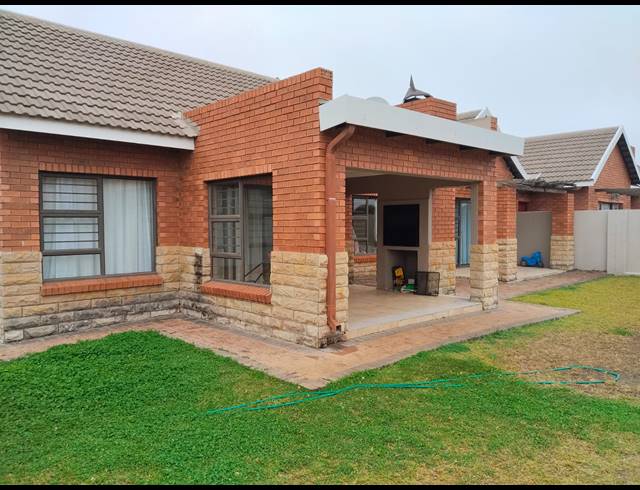 3 BEDROOM DUET TO LET IN HILLSIDE